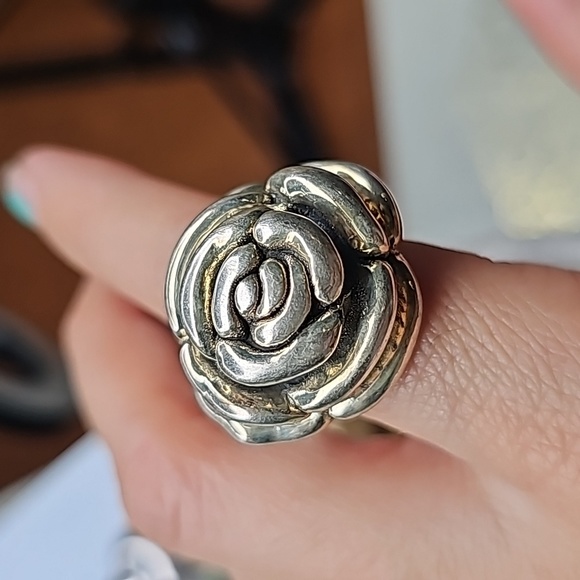 Jewelry - Sterling rose ring size 7